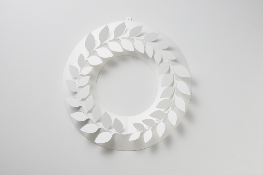 Paper Wreath - 月桂樹パターンの白いペーパーリース